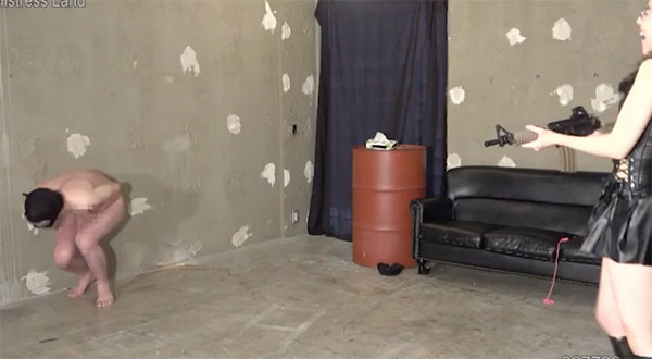 女の子がエアガンで金玉やチンコを打ちまくって楽しそうだけど死ぬほど痛そうな件