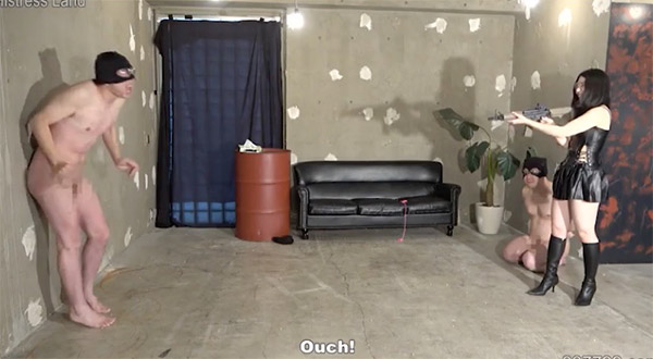 女の子がエアガンで金玉やチンコを打ちまくって楽しそうだけど死ぬほど痛そうな件