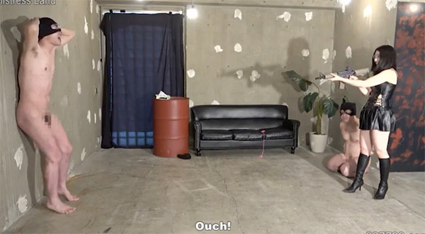 女の子がエアガンで金玉やチンコを打ちまくって楽しそうだけど死ぬほど痛そうな件